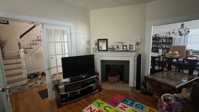 20240616-011039779-b83a-39749694a507_living room.jpg